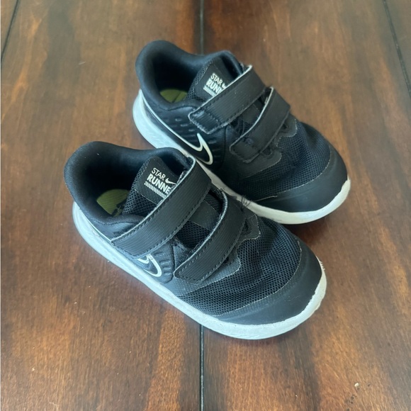 Nike Star Runner 2 Black & White Kids Shoes with Velcro Straps 8C - Picture 6 of 12